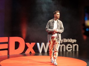 „A csend nem kínos, hanem hatásos” – Így lehetsz zseniális TED-előadó