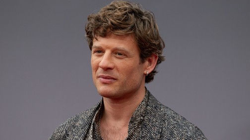 Játszott már lelkészt, gyilkost és egyedülálló apát is, ő James Norton, a Sárkányok háza új, veszélyes szívtiprója