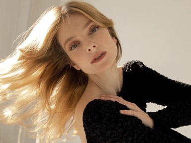 Mihalik Enikő félmeztelenül pózol legújabb fotóin, csak úgy árad belőle a felszabadultság