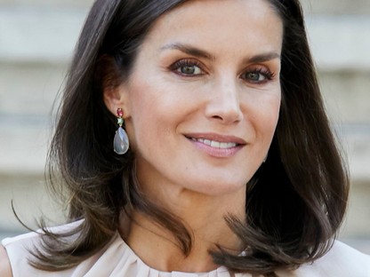 Letícia királyné olyan merész, hogy bevállalta a Kardashian szandált is