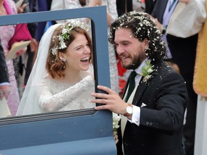 Második babáját várja Kit Harington és Leslie Rose