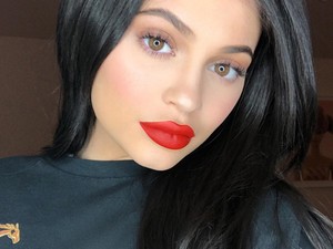 VÉGRE! Elcsípték a várandós Kylie Jennert egy boltban!
