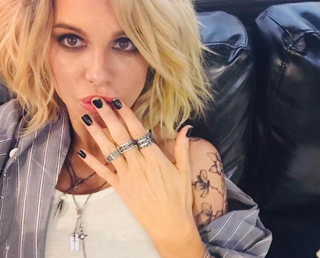 Kate Beckinsale szőkén