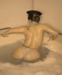 Videó: Pornósként fetreng Lady Gaga