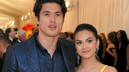 A Riverdale álompárja hatalmasat bohóckodott a vörös szőnyegen, és mi imádtuk őket ezért