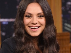Mila Kunis és Ashton Kutcher ezért nem vesznek ajándékot gyerekeiknek karácsonyra!