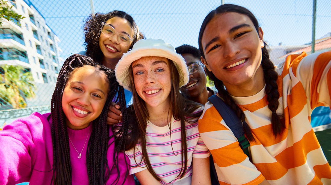 A társadalmi normák és generációs különbségek nagy hatással vannak a nők mentális egészségére és önértékelésére.