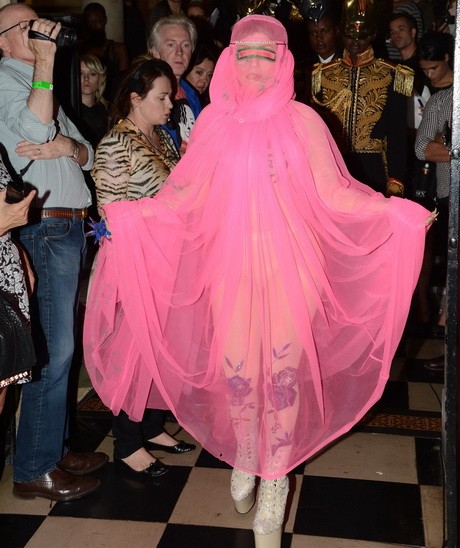 lady gaga, philip treacy, michael jackson, londoni divathét, bemutató