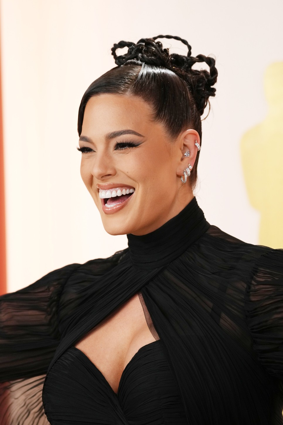 Ashley Graham is a fonott konty mellett tette le a voksát