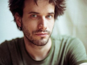 Bántalmazó nők, alárendelt férfiak - lehetséges ez? - Boross Martin mesélt a Védett Férfiak Kertje c. előadásról