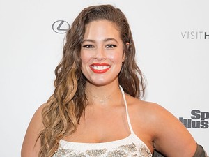 A plus size sztármodell, Ashley Graham cicitáncoltatása elég meredek
