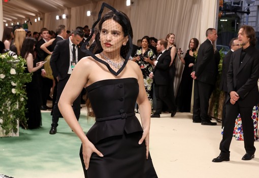 Kim Kardashian irreálisan vékony darázsdereka ellopta a show-t a Met-gálán