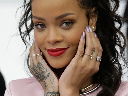 Rihanna majdnem eldobta a telefonját, amikor meglátta hasonmását