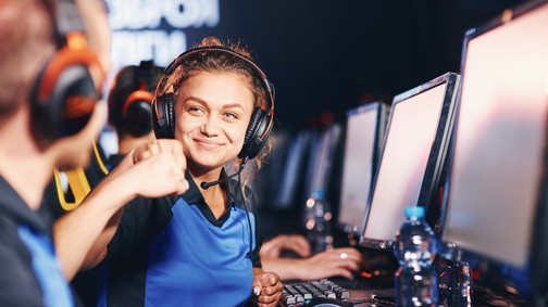 „A női játékosoknak is helyük van ebben a világban" -  a magyar női e-sport válogatott egyik tagjával beszélgettünk