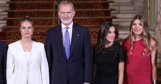 Meghitt fotó jelent meg a spanyol királyi családról, ilyen intim pillanatban még sosem láttuk őket