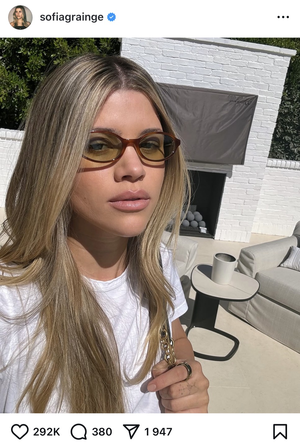 Sofia Richie Grainge megmutatja, hogyan viseld a piszkos szőke trendet