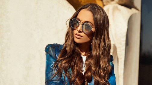 Sydney van den Bosch bemutatja a legmenőbb kutyasétáltatós szettet, amit valaha láttál