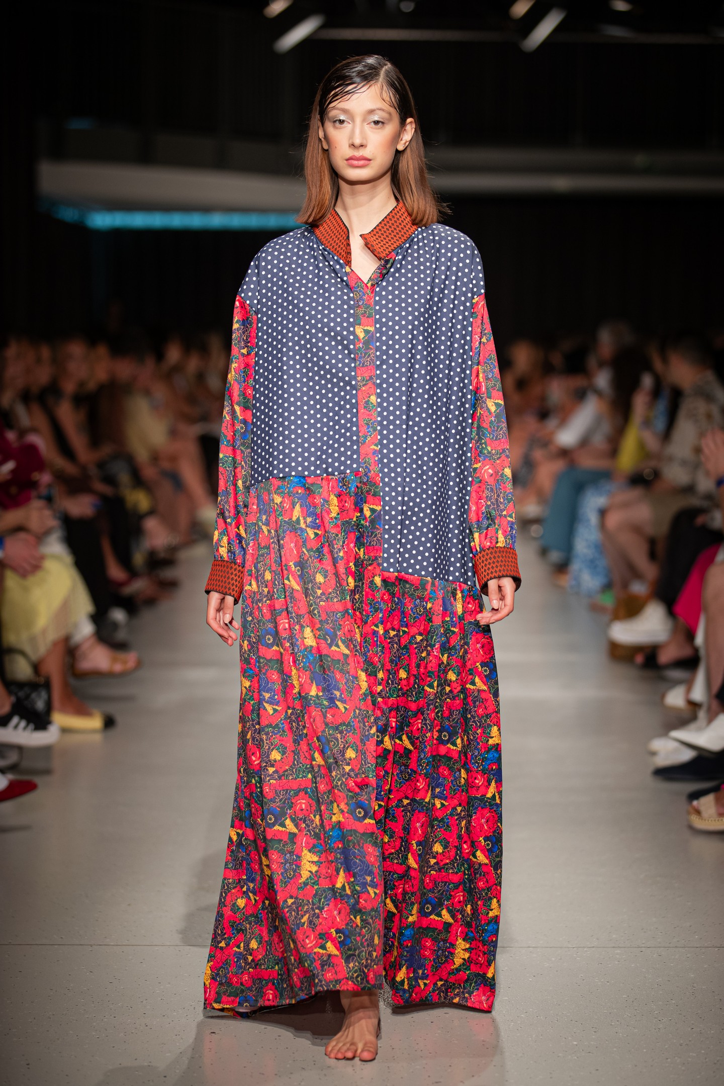 Romani Design 2025 tavasz-nyár kollekciójának bemutatója a BCEFW divathéten