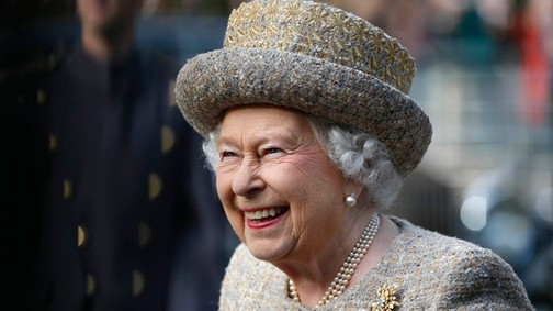 Az angol királynő lassan 20 éve nem hajlandó erről lemondani
