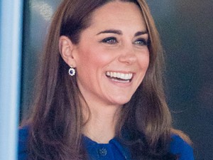 Ó, igen: ez a kedvenc ruhánk Katalin hercegnétől és most ismét felvette