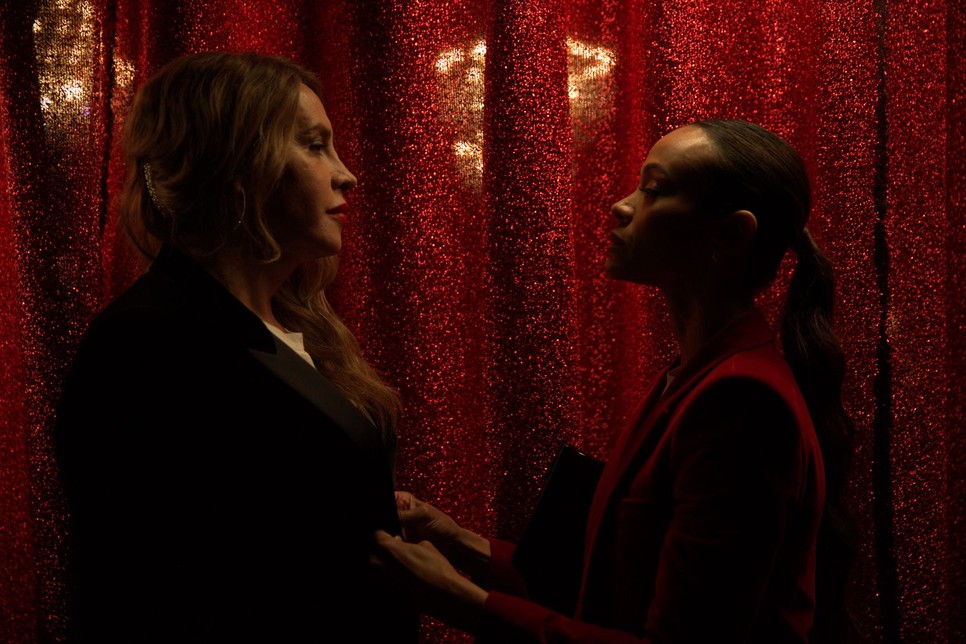 Karla Sofía Gascón és Zoe Saldana, a zenés bűnügyi filmvígjáték két főszereplője