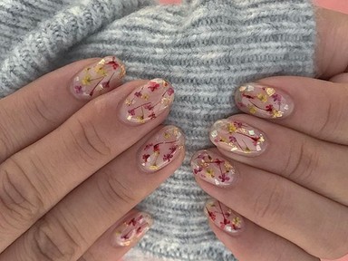 Manikűrtipp: Szárított virág a körmön? IGEN!