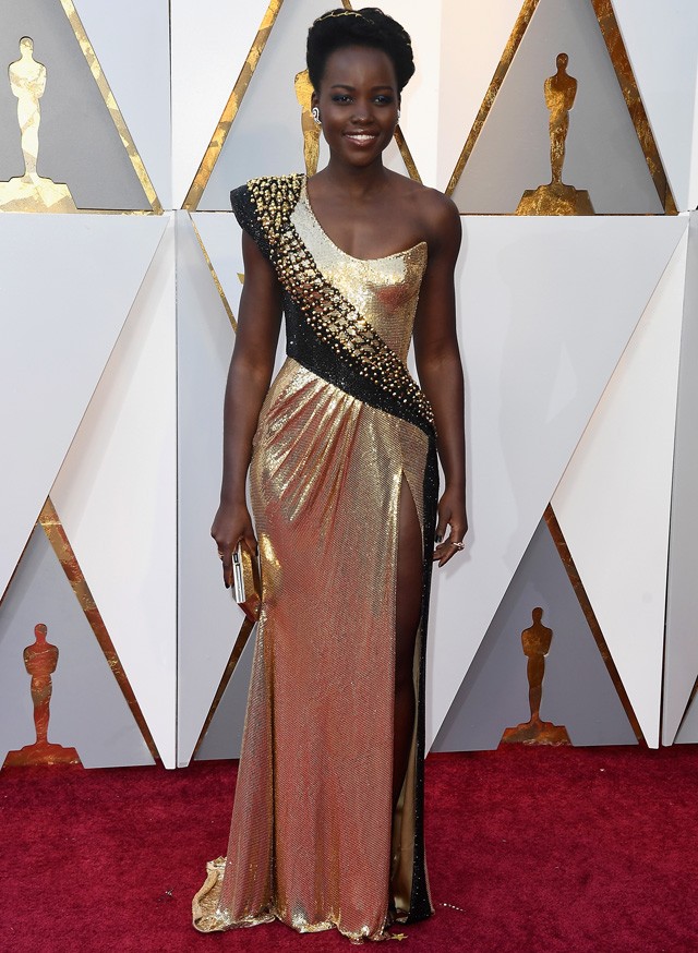 Lupita Nyong´o egy Versace ruhában