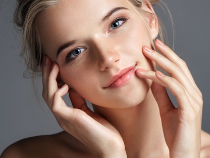 Így készíts láthatatlan, de ragyogó sminket a hétköznapokra