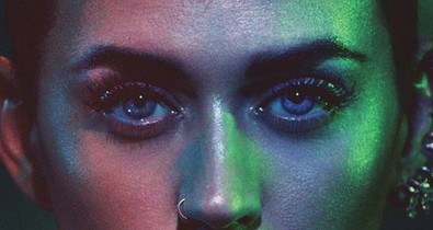 Katy Perry akkorát villant a W magazin címlapján, mint soha korábban