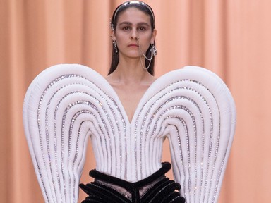 Örökbefogadott gyerekként nőtt fel, most a Jean Paul Gaultier divatháznak tervezett haute couture kollekciót - Olivier Rousteing szárnyal