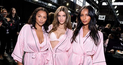 A Victoria's Secret show afterpartiját elárasztották a meztelenruhák: Palvin Barbara és Alessandra Ambrosio is aprócska ruhában bulizott