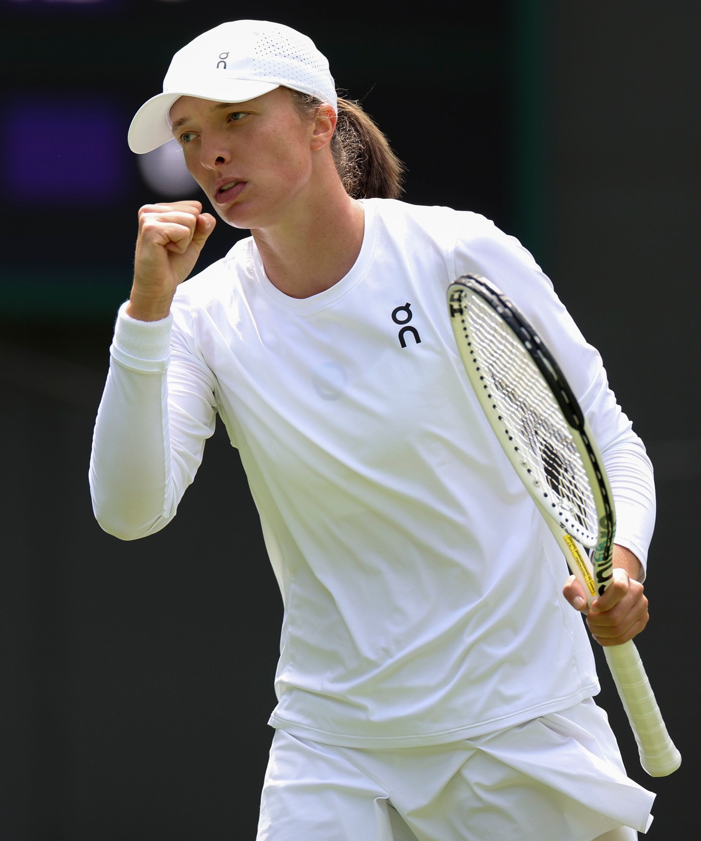 Iga Swiatek a mai mezőny egyik legtehetségesebb feltörekvő játékosa, aki fiatal kora ellenére már többszörös Grand-Slam bajnoknak mondhatja magát, számára fontosabb a kényelem és a letisztultság, mint a feltűnő megjelenés.