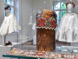 „Az itt látható ruhák nem csupán régi öltözetek részei, hanem történeteket mesélnek, érzéseket közvetítenek” - megnyílt Zoób Kati balatonfüredi divatmúzeuma