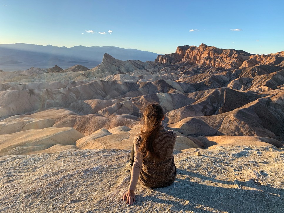 Lukács-Tóth Boglárka hangsúlyozza, hogy a lelki tényezők feltárása és kezelése kulcsfontosságú a beszéd- és nyelvfejlődési zavarok terápiájában. Egy részletes anamnézis segítségével megérti a háttértényezőket, és ennek megfelelően alakítja ki a terápiás útvonalat.