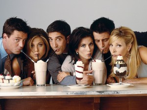 „Egy család voltunk" - A Jóbarátok sztárjai először nyilatkoztak Matthew Perry halála óta