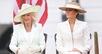 Melania Trump élete legszebb ruhájában ragyog, Kamilla királyné Barbie-nak öltözött a találkozójukon