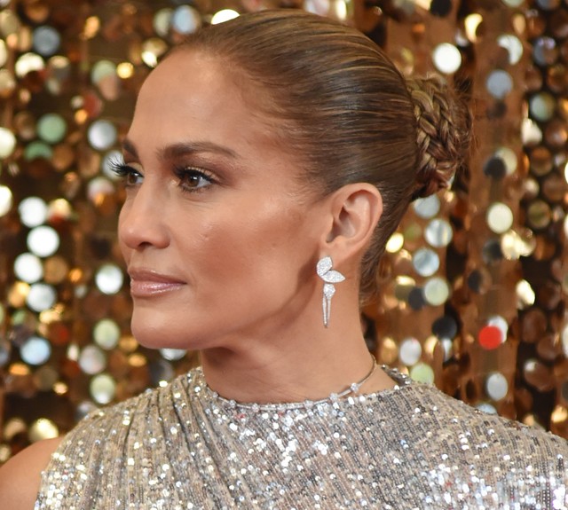 Jennifer Lopez egy olyan lábvillantást nyomott, hogy még mindig nem tértünk magunkhoz