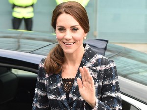 Kate Middleton nagyon csinosan ment focimúzeumba