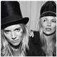 Ezt a selfie-t nem igazán lehet überelni: Sienna Miller és Kate Moss!