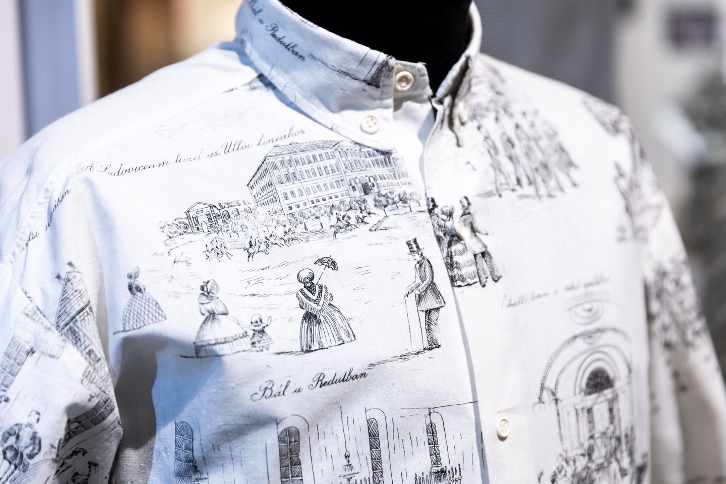 A Divat és város kiállítás egyik darabja