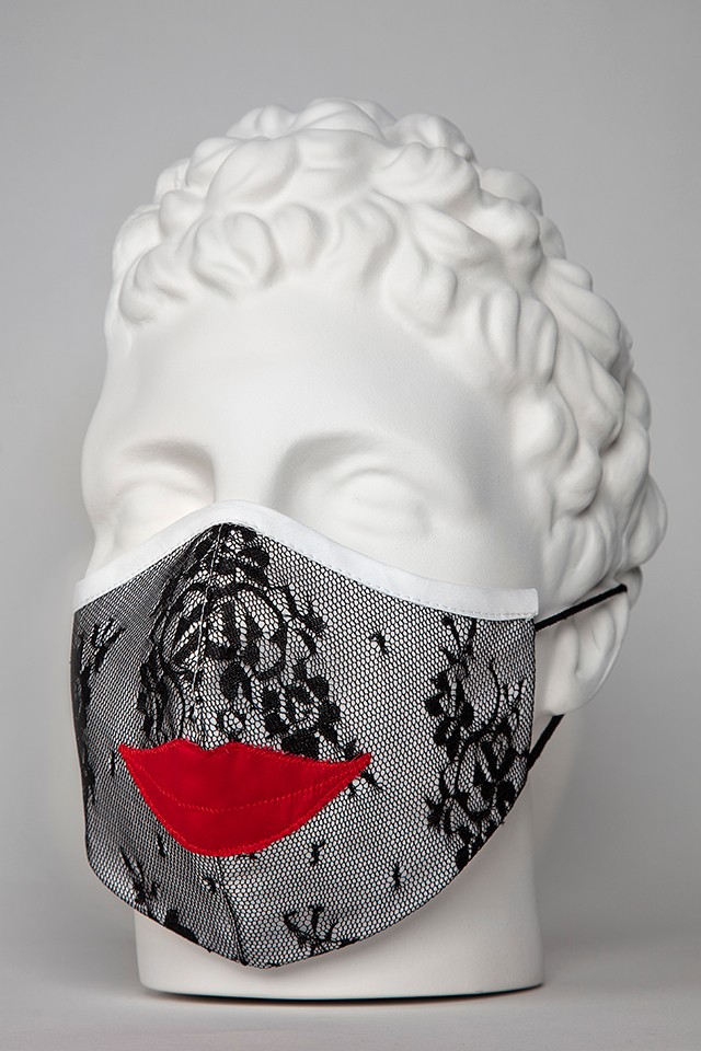 Dizájnmaszk jár az egyéves GLAMOUR előfizetés mellé + Bourjois szempillaspirál