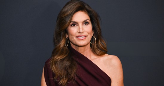 Cindy Crawford 60 évesen tért vissza a kifutóra, megjelenésétől leesett az állunk