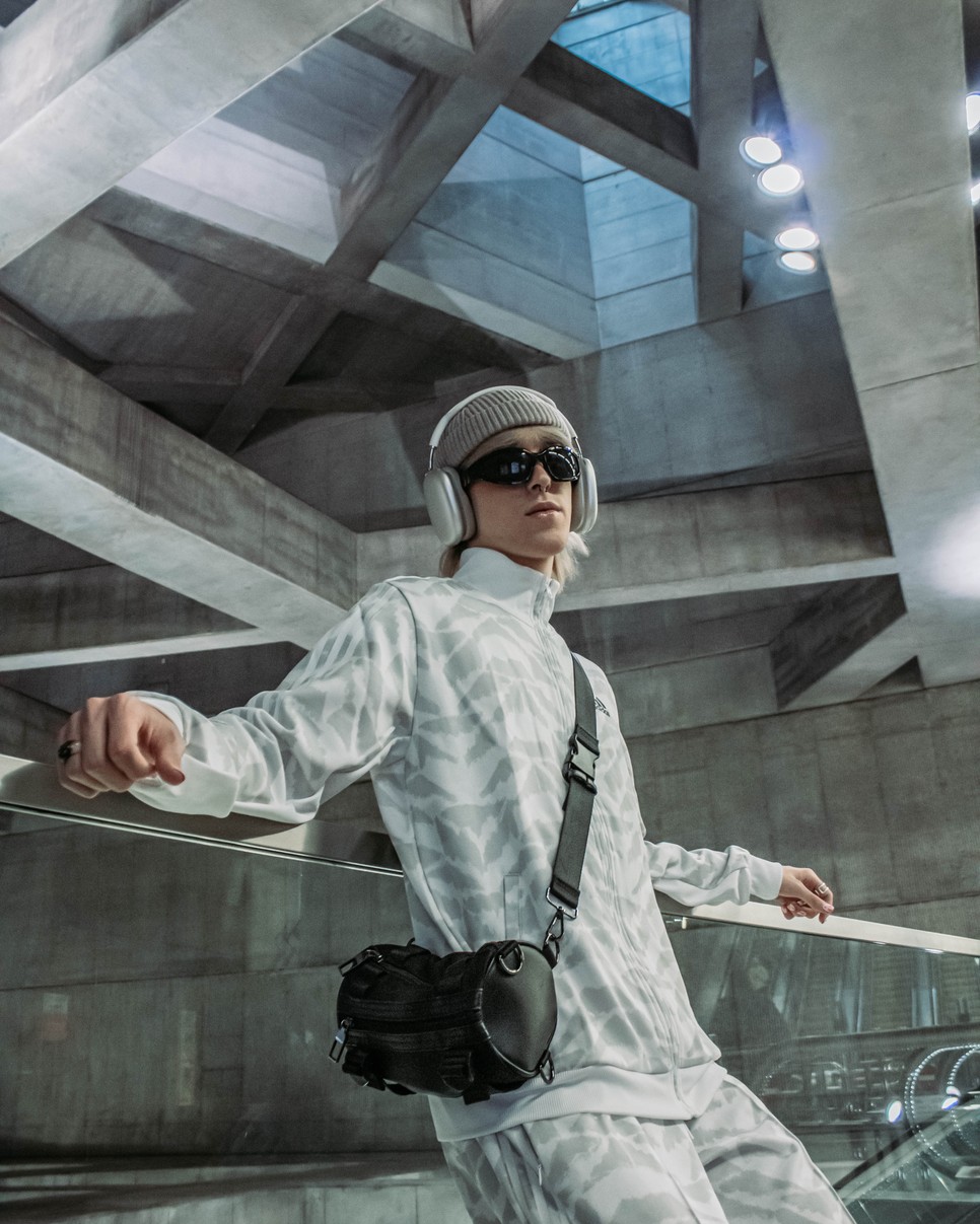 Whisper Ton, a sikeres tiktoker nagyon cool szetteket mutat a kampány arcaként