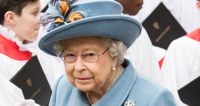 II. Erzsébet királynő divatozása ma a legvagányabb