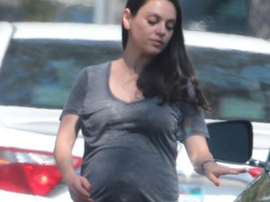 Mila Kunis sem bírja már a nagy terhes pocakját