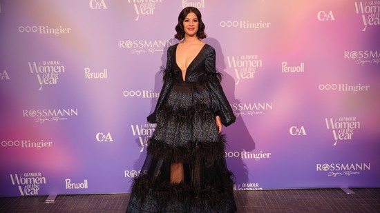 Ördög Nóra a világ legmélyebb dekoltázsával is kifinomult volt a GLAMOUR Women of the Year gála vörös szőnyegén