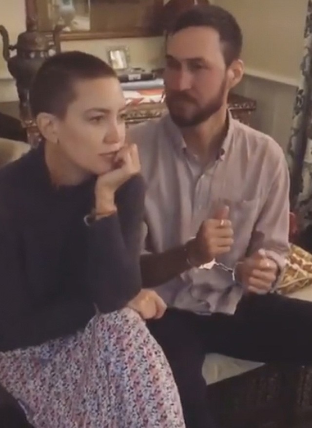 Kate Hudson megvillantotta kopasz fejét, és be kell látnunk, nem is olyan rossz