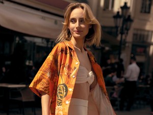 A nyár legmerészebb trendje: bikinifelső bárhol, bármikor