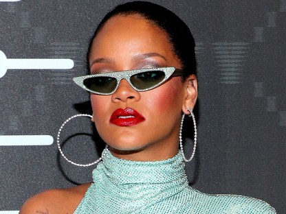 Rihanna szettje egy bolygóközi kalandhoz lenne a legideálisabb