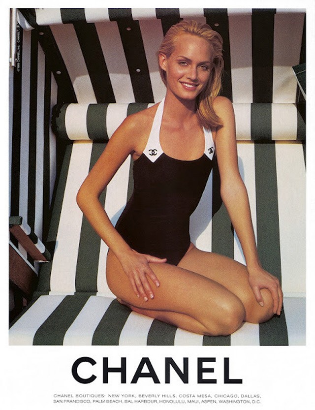 Amber Valletta egy Chanel kampányban 1996-ban